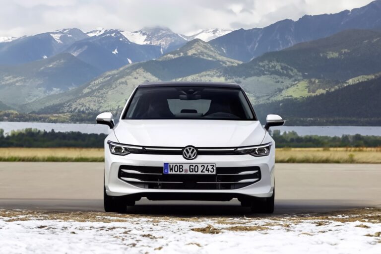 Autobild preizkusil zavorno pot 55 zimskih pnevmatik in izbral kandidate za končni test