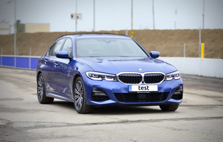 Test zaviranja celoletnih pnevmatik Autobild: Premium pnevmatike ostajajo najboljše