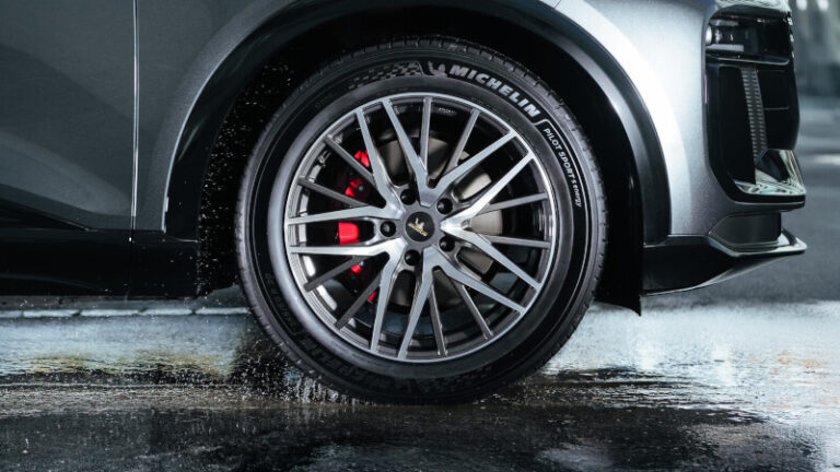 Michelin Pilot Sport 5 Energy: Poletna pnevmatika UHP z oznako EU A/A, optimizirana za električna vozila